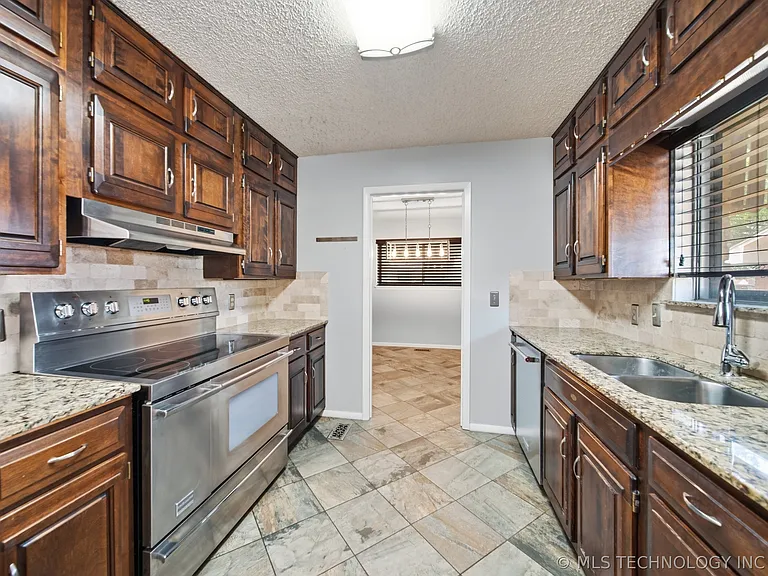 5811 E 61st Pl — Photo 8