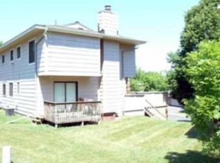 2109 Kings Valley Rd W, Golden Valley, MN 55427