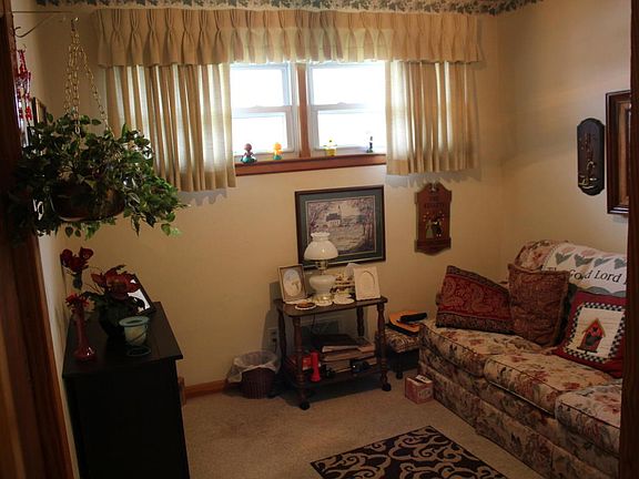 4th image of 121 Christian Ave NE