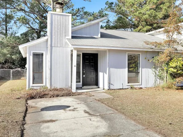 113 Village Cir, Jacksonville, NC 28546