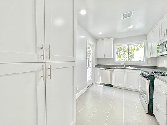 4th image of 2027-2033 S Beverly Glen Blvd Unit 2027