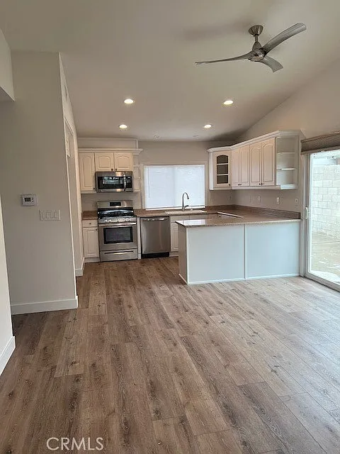 3 bed, 1110 sqft, $4,850 — Photo 4
