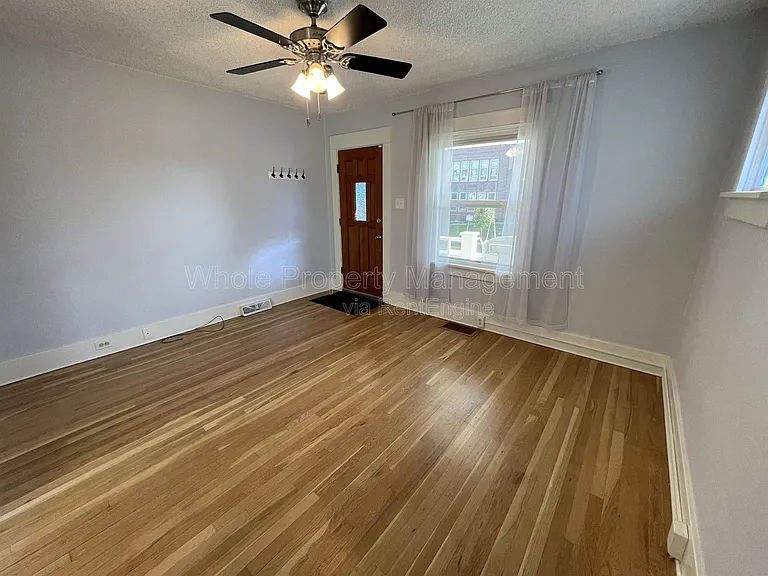 4909 Beach Ct — Photo 6