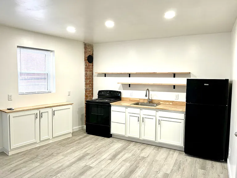 2131 Williams Ave #6 — Photo 1