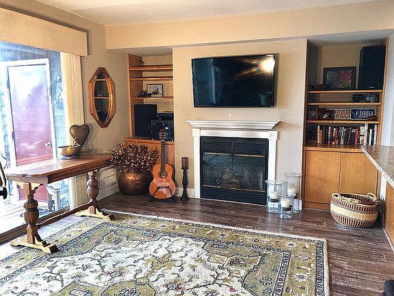 Living Room, Gas Fireplace