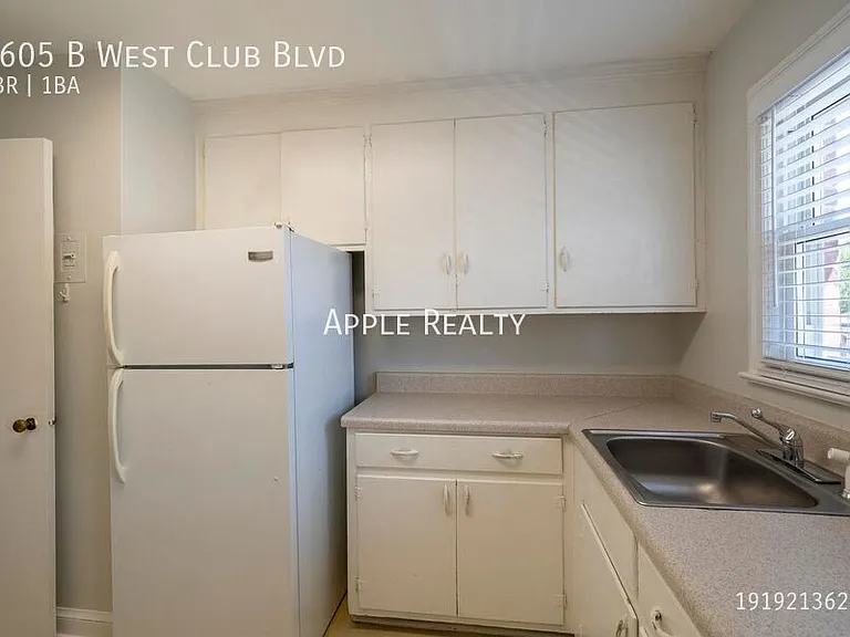 1605 W Club Blvd #B — Photo 9