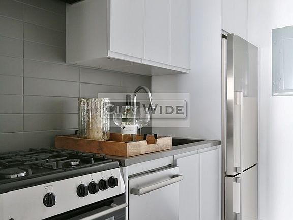 5th image of 28 W 48th St #4A