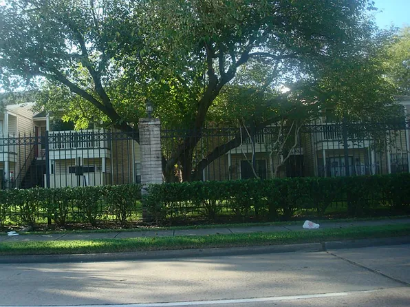 2750 Holly Hall St APT 118, Houston, TX 77054