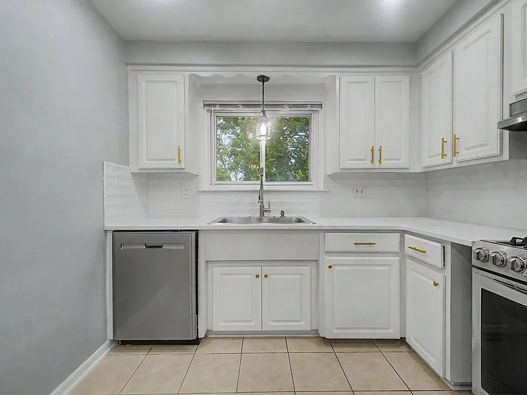 8108 Whitefield St — Photo 11