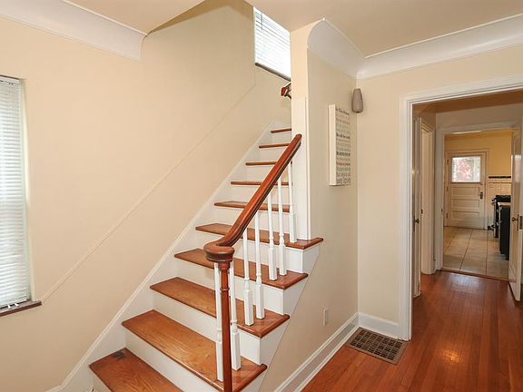 4th image of 1610 N Dixon Cir