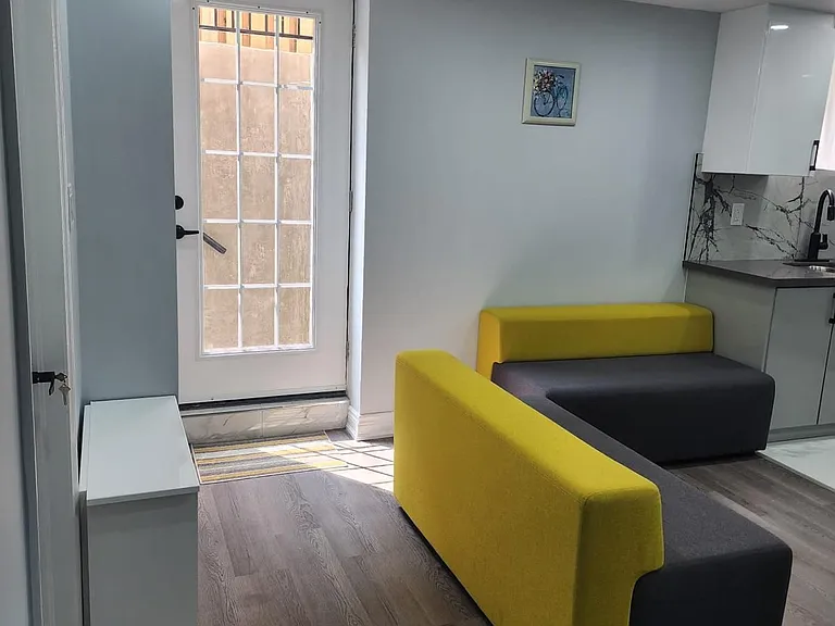 137 Sunforest Dr — Photo 3