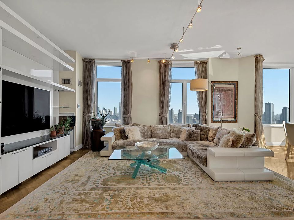 1st image of 400 E 51st St APT 29B