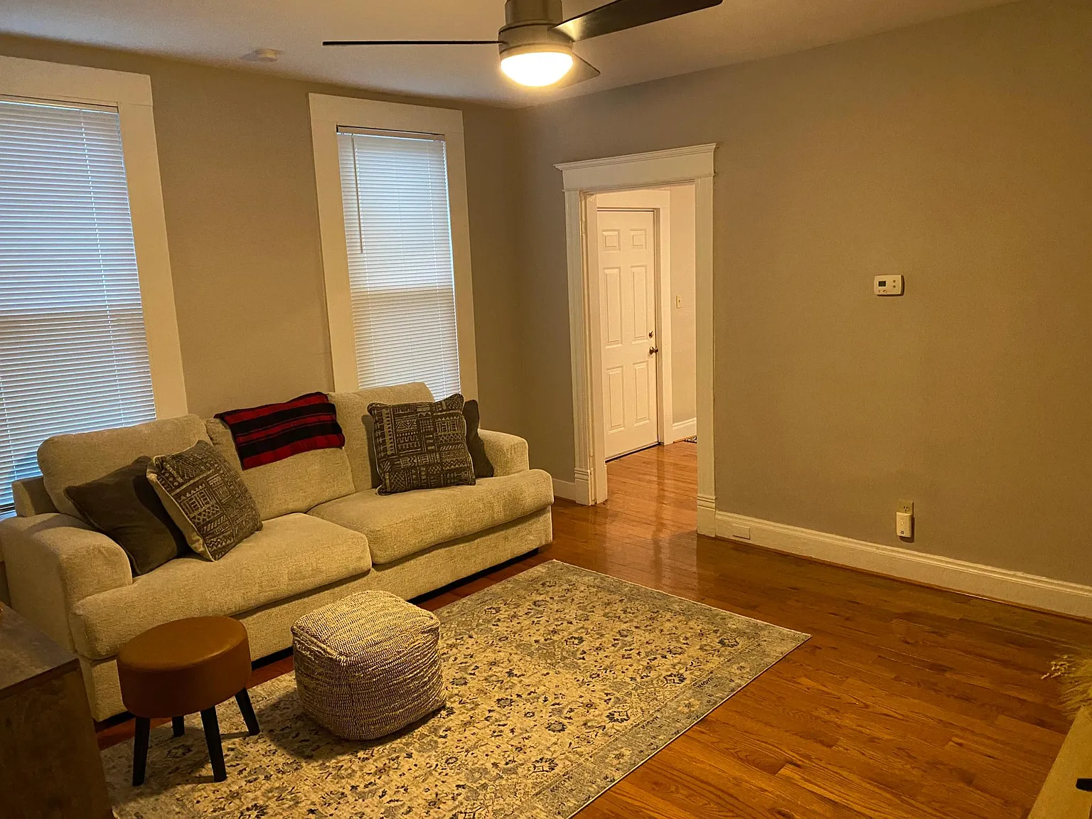 1 bed, 900 sqft, $1,000 — Photo 3