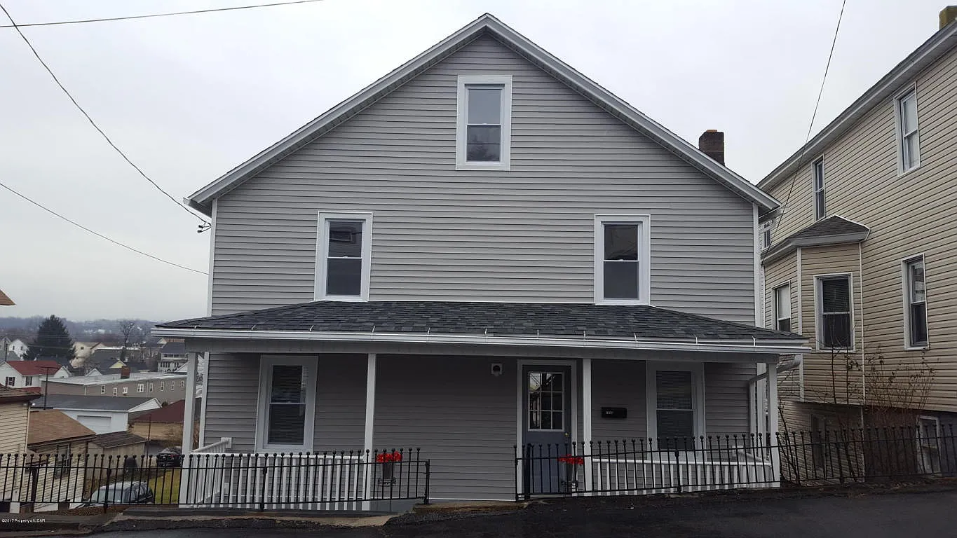 1044 Carmalt St photo 1
