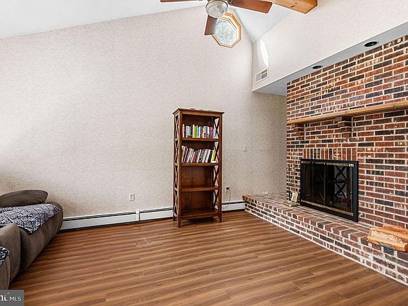 5th image of 1022 Rozel Ave