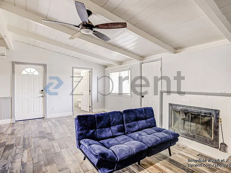803 Virginia Dr — Photo 3