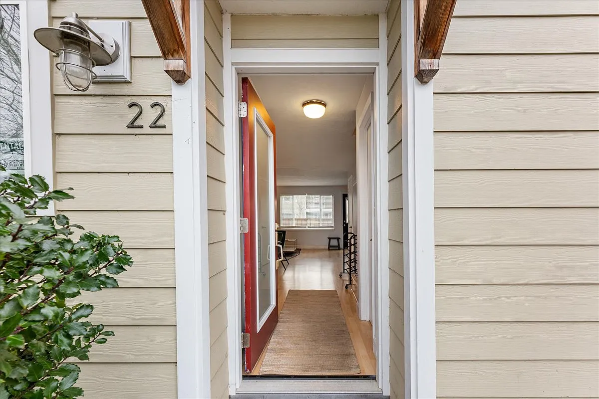 2 bed, 1.5 bath, 832 sqft, $2,200 — Photo 3