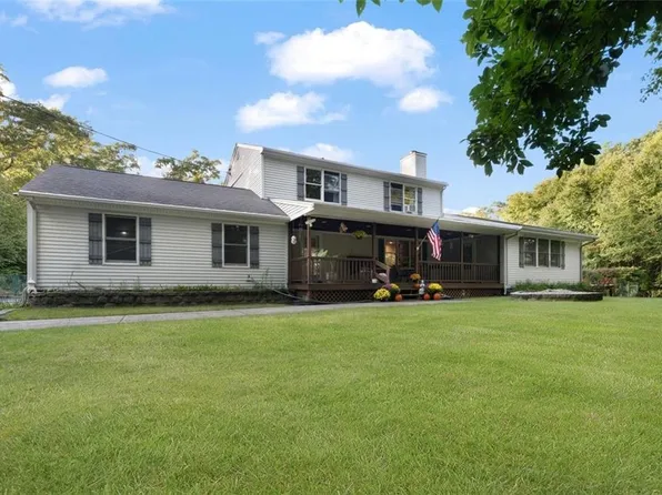 120 Old Mountain Rd, Wyoming, RI 02898