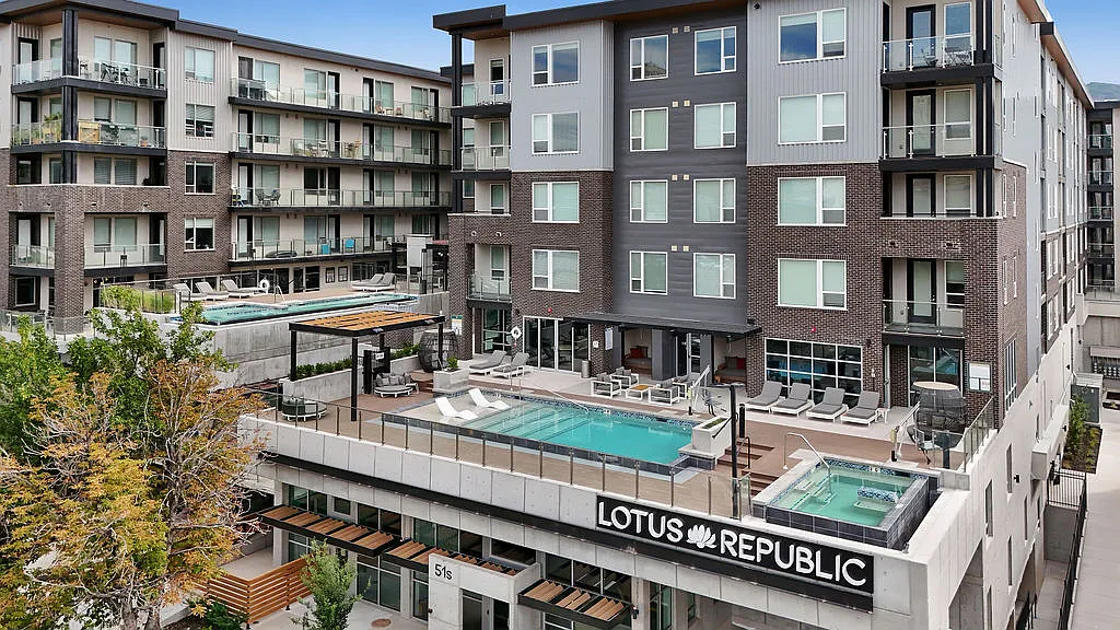 Lotus Republic Apartments — Photo 1