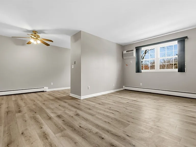 6 Venice St #B6 — Photo 2