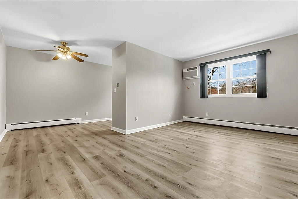 Building Photo - 6 Venice St #B6