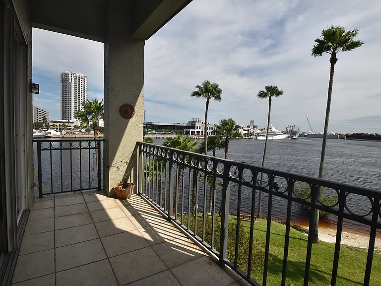 702 Coral Reef Dr — Photo 14
