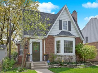337 Ashland Ave, Evanston, IL 60202