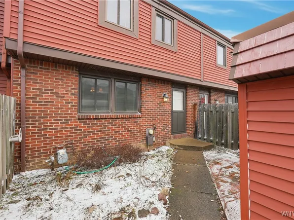 1213 Peppertree Dr, Derby, NY 14047