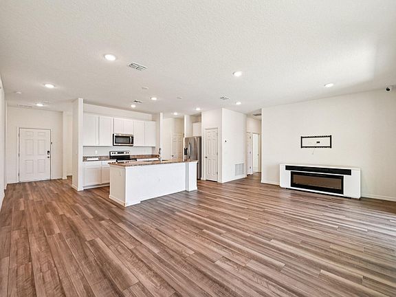 3rd image of 1626 SW Neptune Avenue