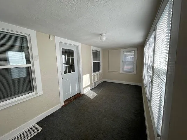 231 E Victoria St — Photo 2