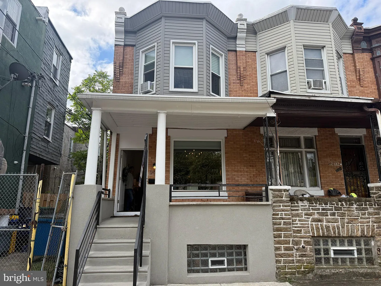 3 bed, 1.5 bath, 1320 sqft, $2,200 — Photo 1
