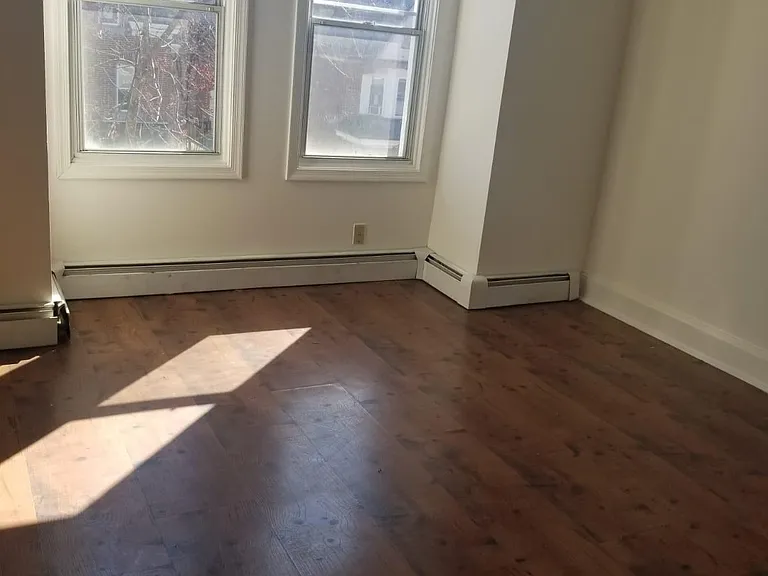205 Noble St — Photo 11