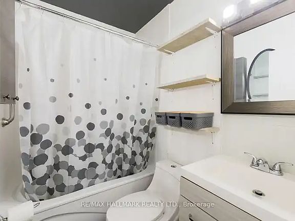 3rd image of 405 Kingston Rd #1A