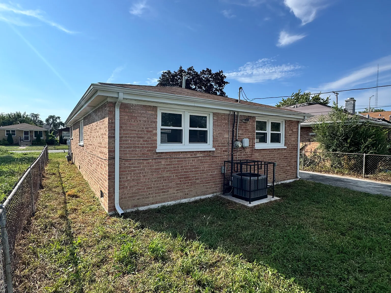 15919 Gauger Ave — Photo 2