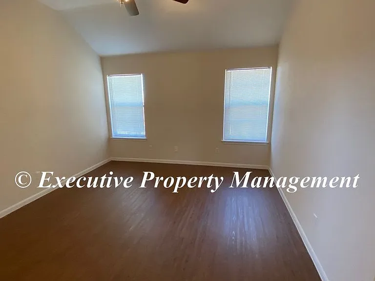 917 Whirlaway Dr — Photo 15