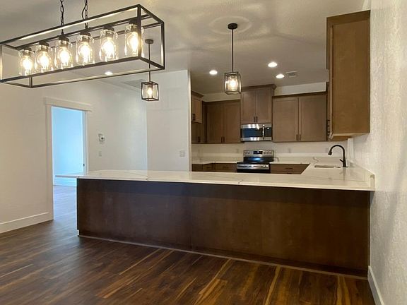 4th image of 306 Moody Ln
