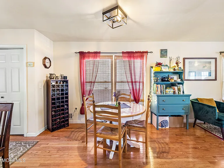 105 Wayside Dr — Photo 16