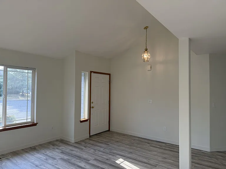 25526 159th Ct SE — Photo 2