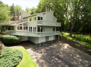 4074 River Rd, Niskayuna, NY 12309