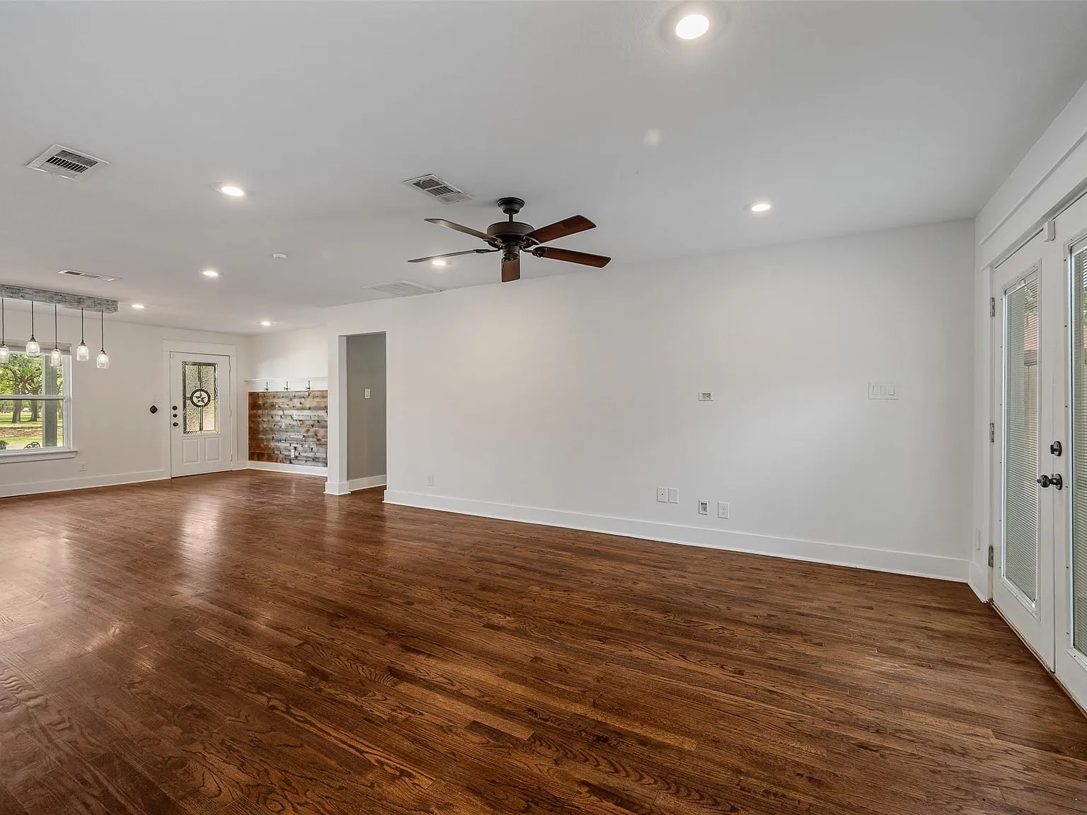 4 bed, 3.0 bath, 2202 sqft, $2,500 — Photo 3
