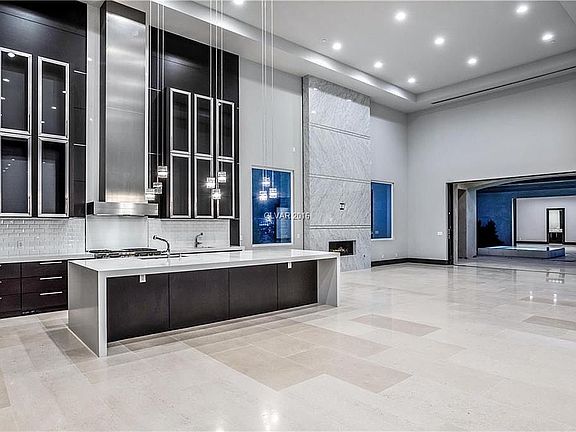 3rd image of 19 Pebble Hills Ct