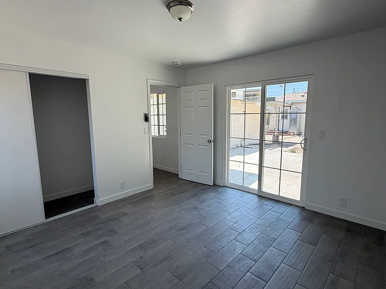 3910 Cedar Ave #3912 — Photo 11
