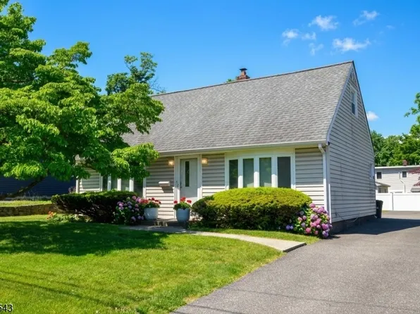 9 Pine St, Midland Park Boro, NJ 07432