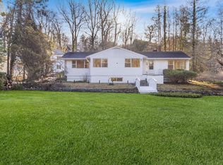 2 Lorraine Pl, Scarsdale, NY 10583