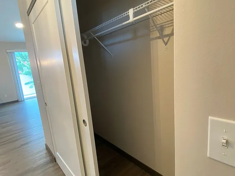 108 W Greenfield Ave — Photo 17