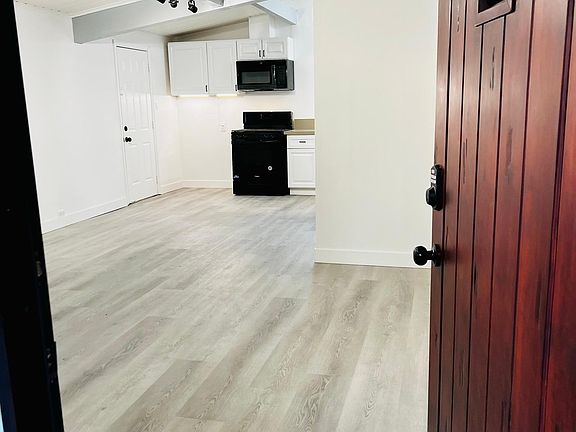 4th image of 13839 Roscoe Blvd #1