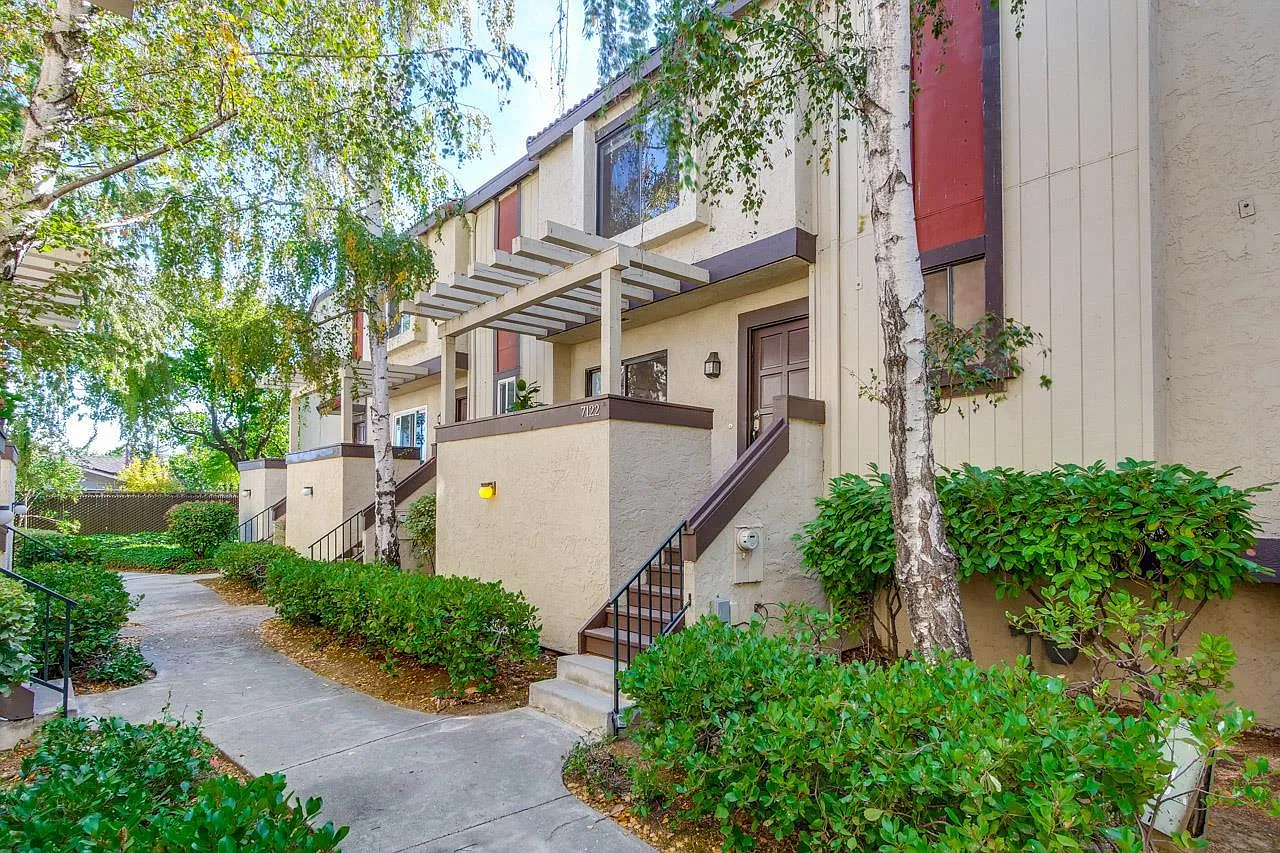 7122 Clarendon St — Photo 1