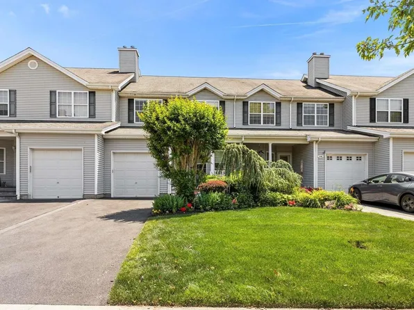 116 Rivendell #116, Melville, NY 11747