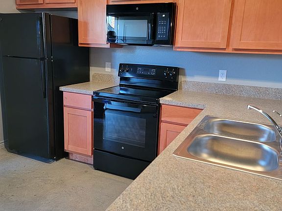 4th image of 2814 Leroy Cir #A