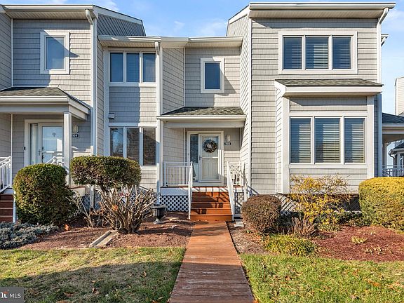 3rd image of 1102 Oyster Cove Dr